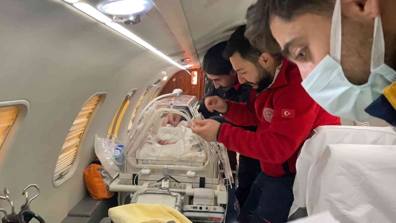 Kalp rahatsızlığı olan 3 günlük bebek İstanbul’a sevk edildi
