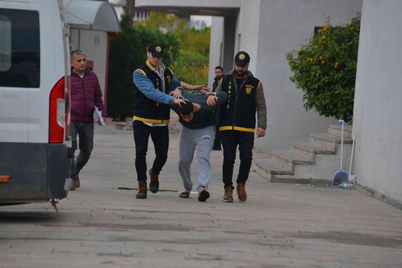 Adana’da babasını bıçaklayarak öldüren şüpheli tutuklandı
