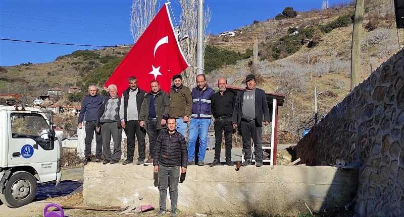 Nazilli Yukarıörencik Mahallesi’ne dev Türk bayrağı

