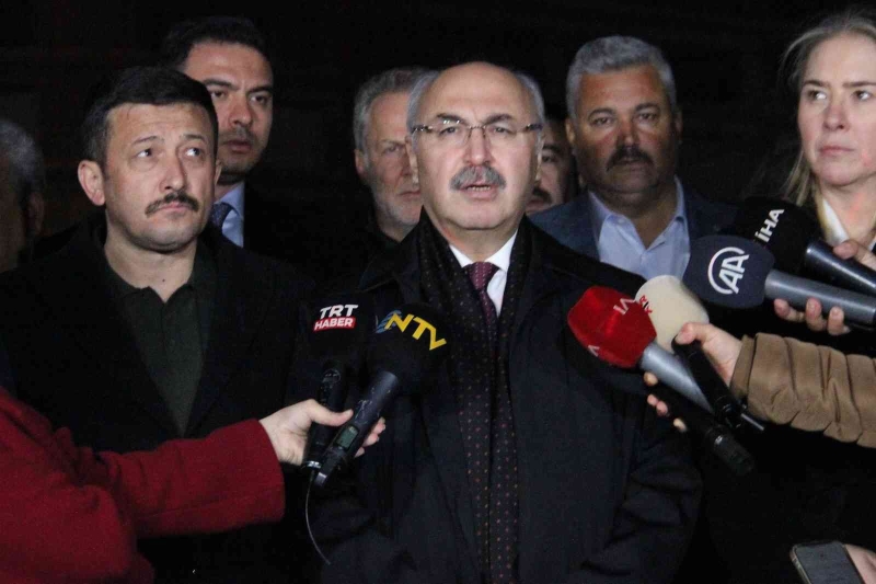 İzmir Valisi Yavuz Selim Köşger: “Şuan 4 vefat eden vatandaşımızın olduğu kesin”
