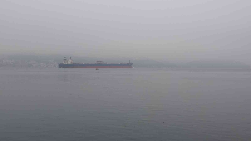 Sisin etkisini yitirmesiyle Çanakkale Boğazı transit gemi geçişlerine açıldı
