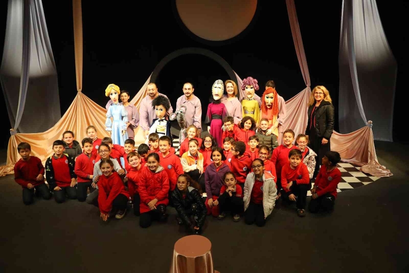 Antalya Şehir Tiyatroları her hafta çocuklarla buluşuyor
