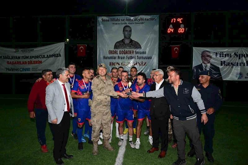Erdal Doğaner Futbol Turnuvası’nda Şampiyon İl Jandarma oldu
