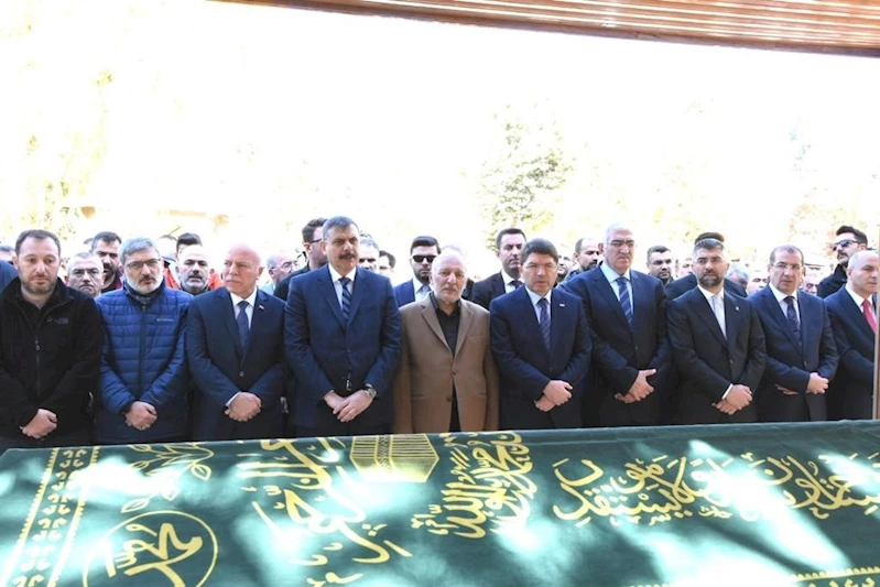 Bakan Tunç, eşinin amcasının cenaze namazına katıldı
