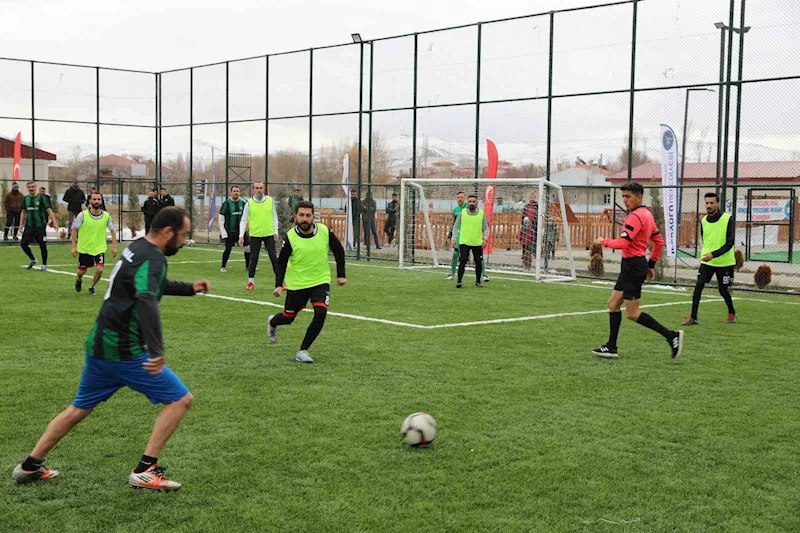 İpekyolu Belediyesi’nin birimler arası futbol turnuvasında final coşkusu yaşandı

