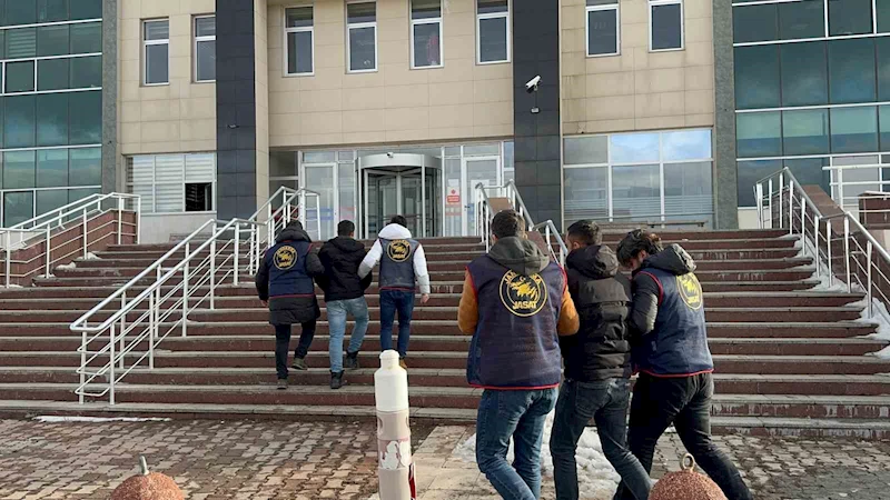 Kars’ta biri FETÖ/PDY terör örgütü üyesi 3 kişi yakalandı
