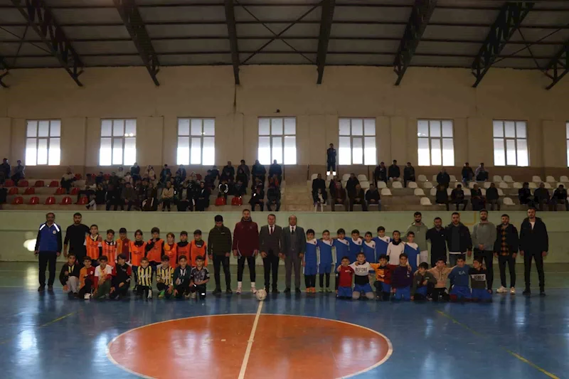Minikler Futbol Turnuvasının şampiyonu Mehmet Akif İlkokulu
