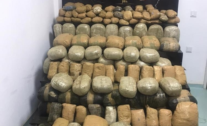 Van sınırında uyuşturucu operasyonu: Yüzlerce kilo ele geçirildi