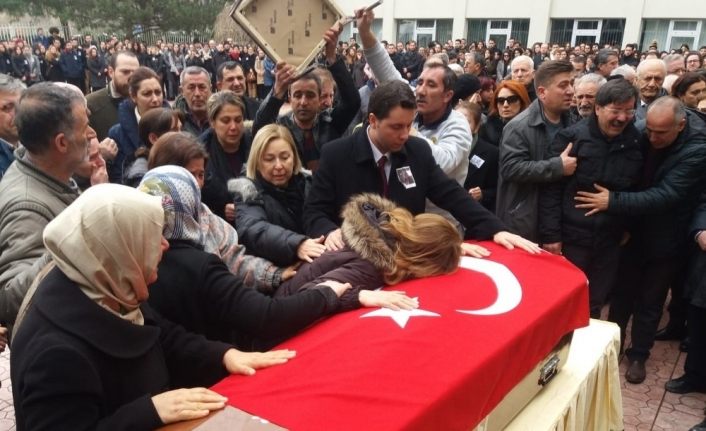 Üniversitede öldürülen Ceren Damar son yolculuğuna uğurlanıyor