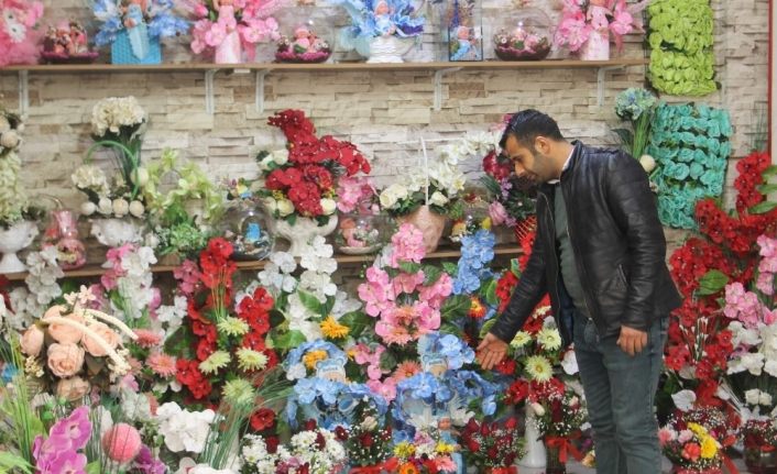 Siirt’te çiçekçilerin yüzü Sevgililer Günü’nde güldü