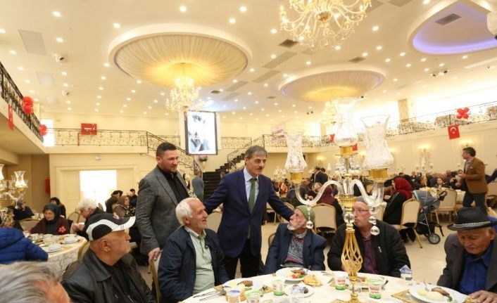 Başkan Alemdar ‘Yaşlılara Saygı Haftası’ nedeni ile vatandaşlarla buluştu