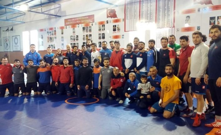Grekoromen Güreş Milli Takımı, Avrupa Şampiyonası için kampa girdi