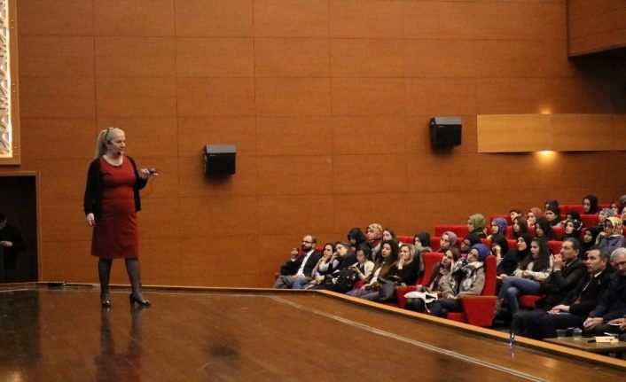 Kırşehir’de ‘Çocuklarda Teknoloji Bağımlılığı’ konferansı