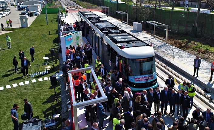 Türkiye’nin ilk yerden beslemeli tramvay hattının test sürüşleri başladı