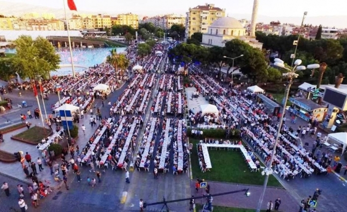Aydın’da Fetih Şöleni’nde 10 bin kişiye iftar yemeği verildi