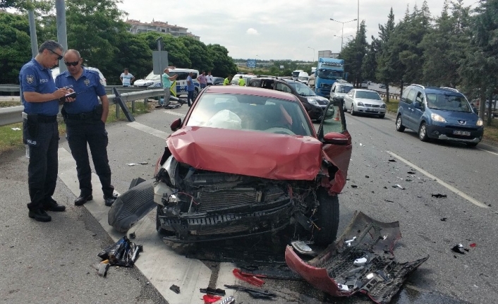 Samsun’da otomobil geri geri gelen araca çarptı: 3 yaralı
