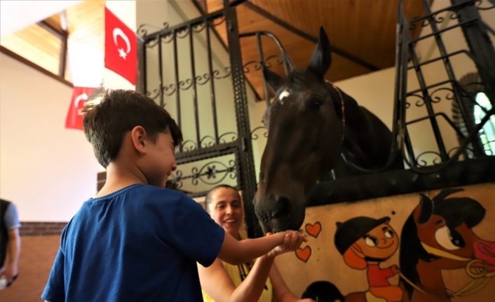 Atlı Eğitim Merkezi ile hayvan sevgisi aşılanıyor