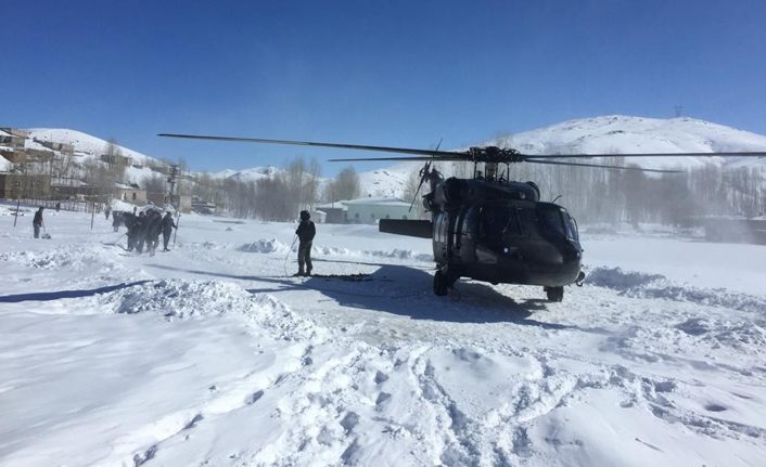Yolların kapandığı Van'da hastalar helikopterle sevk ediliyor | Van haber