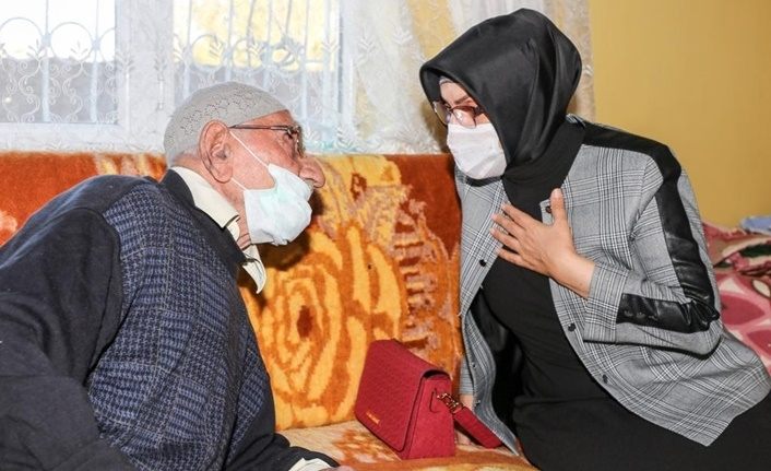 Meral Bilmez'den 117 yaşındaki Hüseyin dedeye ziyaret