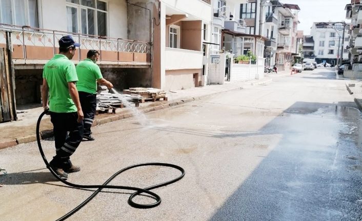 Kocaeli’de İzmit sokakları gece gündüz yıkanıyor