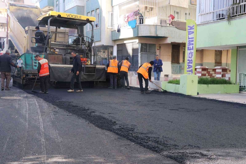 Haliliye’de yollar sıcak asfalt ve parke çalışmalarıyla yenileniyor
