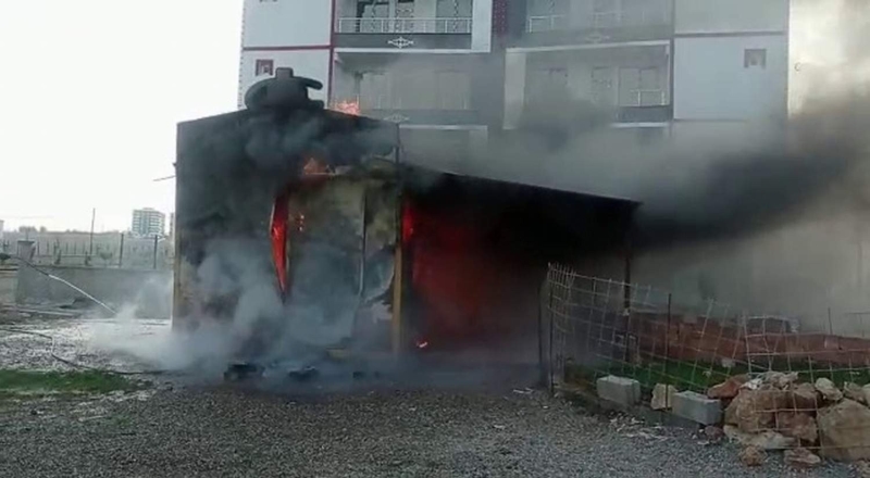 Siirt’te bekçi kulübesinde çıkan yangın itfaiye ekiplerince söndürüldü
