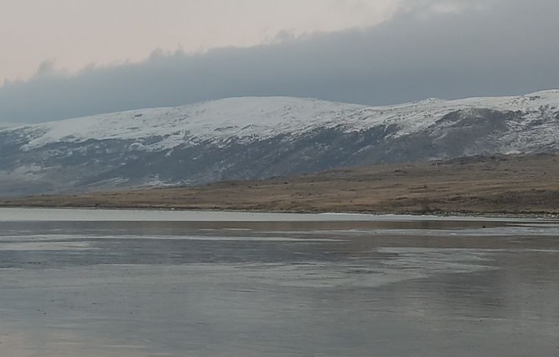 Ardahan’da Aktaş Gölü kısmen dondu

