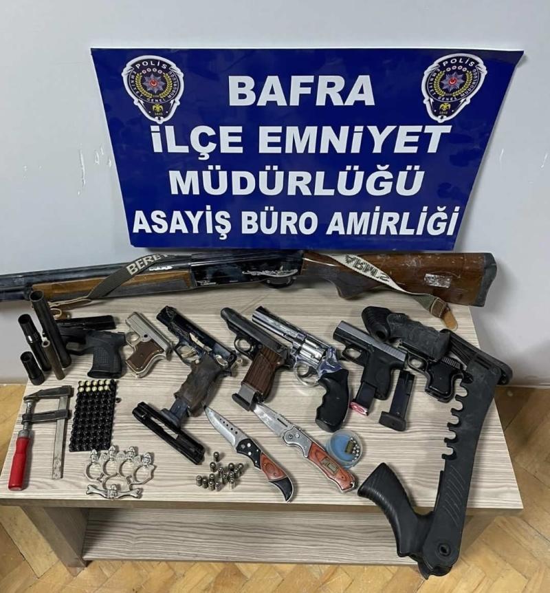 Samsun’da evlerinde silah ele geçen 2 kişi tutuklandı
