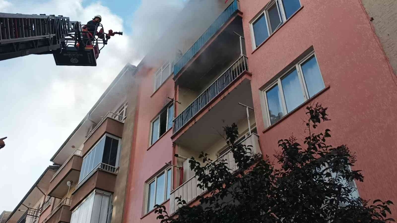 Malatya’da korkutan yangın: 6 kişi tahliye edildi
