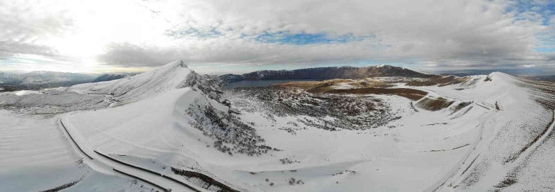 UNESCO’ya aday Nemrut Kalderasında göz kamaştıran kar manzaraları
