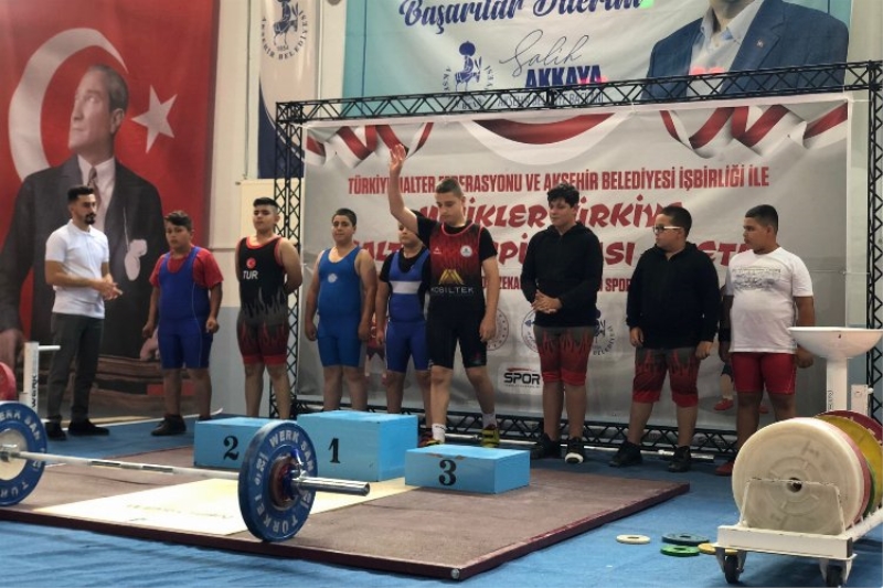 Nevşehir halterde şampiyon çıkardı