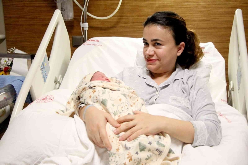 Adana’da 2023 yılının ilk bebeği ‘Toprak’ oldu
