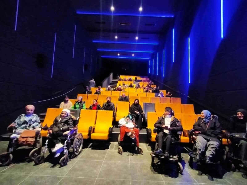 Batman’da engelli vatandaşlar sinemada ‘Buğday Tanesi’ filminde buluştu
