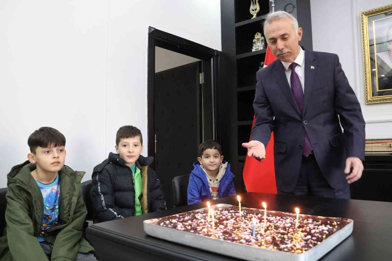 Minik sporcular Başkan Öztürk’ün doğum gününü kutladı
