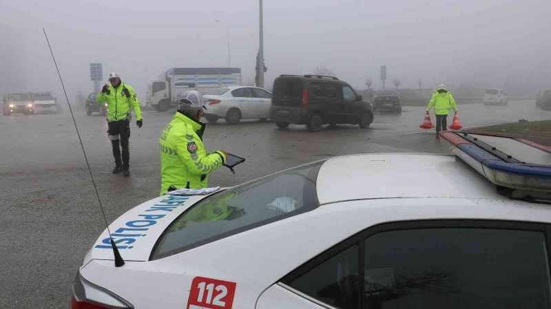 Edirne’de sis nedeniyle zincirleme kaza yaşandı
