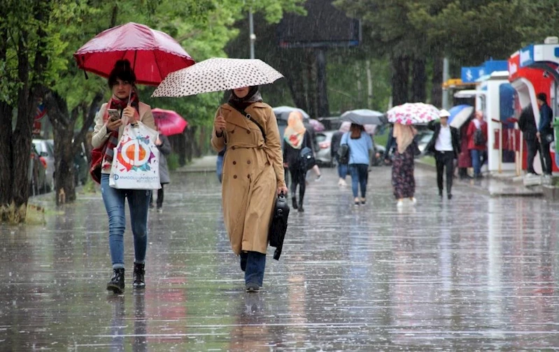 Erzincan ve çevrelerinde gök gürültülü sağanak yağış uyarısı
