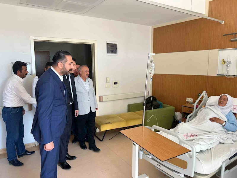 AK Parti Ağrı Merkez İlçe Başkanı Ömer Tahtalı, hastaları ziyaret etti
