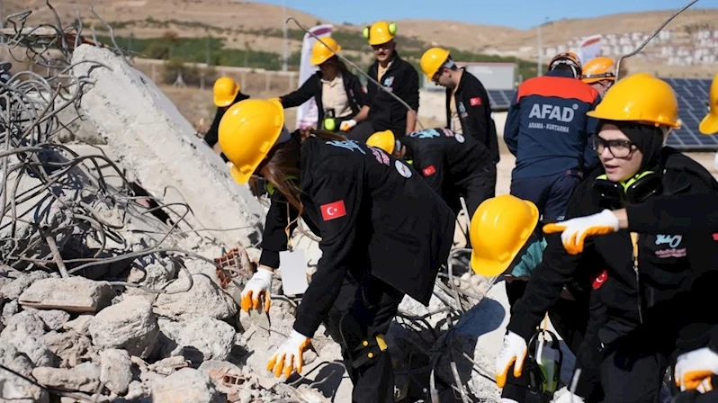 İpekyolu’nda 60 gönüllü ile gerçeği aratmayan deprem tatbikatı
