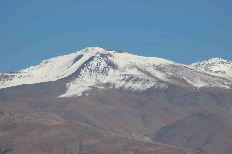 Erzincan’ın yüksek kesimleri karla kaplandı
