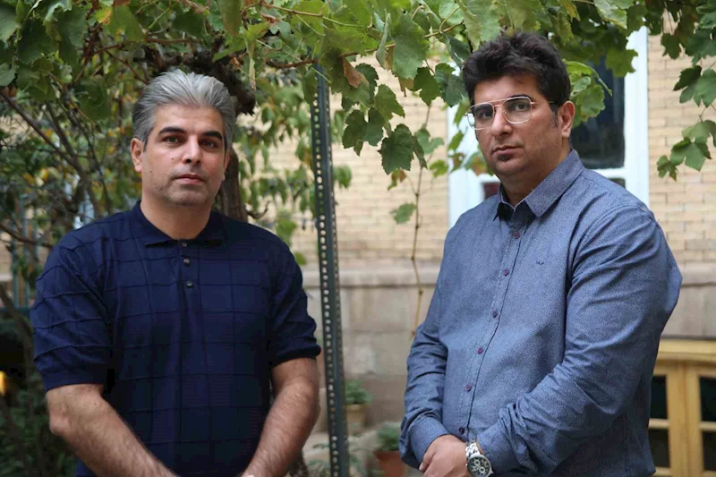 İranlı 2 kardeş 500 yıllık mahallede 3 katlı evi resim müzesine dönüştürdü

