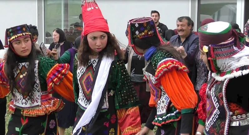 Damallı kadınlar, yöresel Türkmen kıyafetleri ile düğünlere renk katıyor
