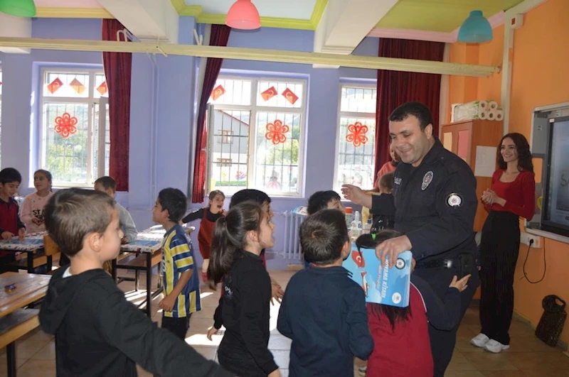 Tatvan polisinin okul ziyaretleri devam ediyor
