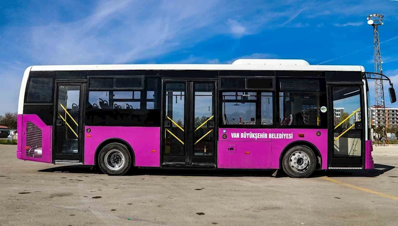 Van Büyükşehir Belediyesi hasarlı 15 otobüsü onararak tekrar hizmete aldı

