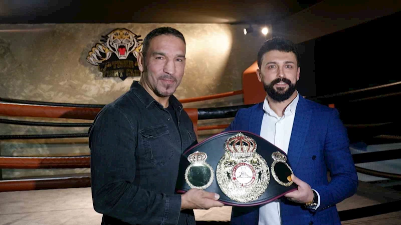 Dünya şampiyonu boksör Fırat Arslan’dan vefa örneği
