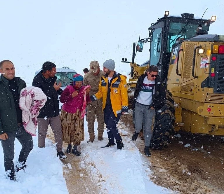 Erzurum’da ilçelerde eğitime kar engeli
