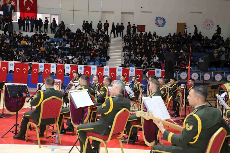 Askeri Bando Takımı Hakkari’de konser verdi
