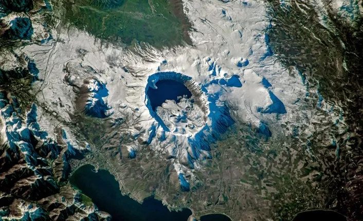 Muhteşem! Van Gölü ve Nemrut uzaydan astronot tarafından fotoğraflandı