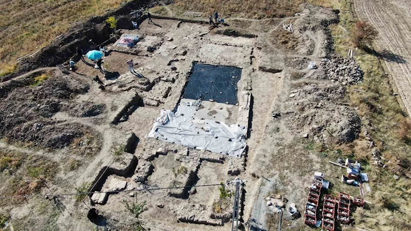 Tarlada 84 metrekarelik alanda keşif: Önce Roma dönemine ait mozaik, ardından duvarlar ortaya çıktı
