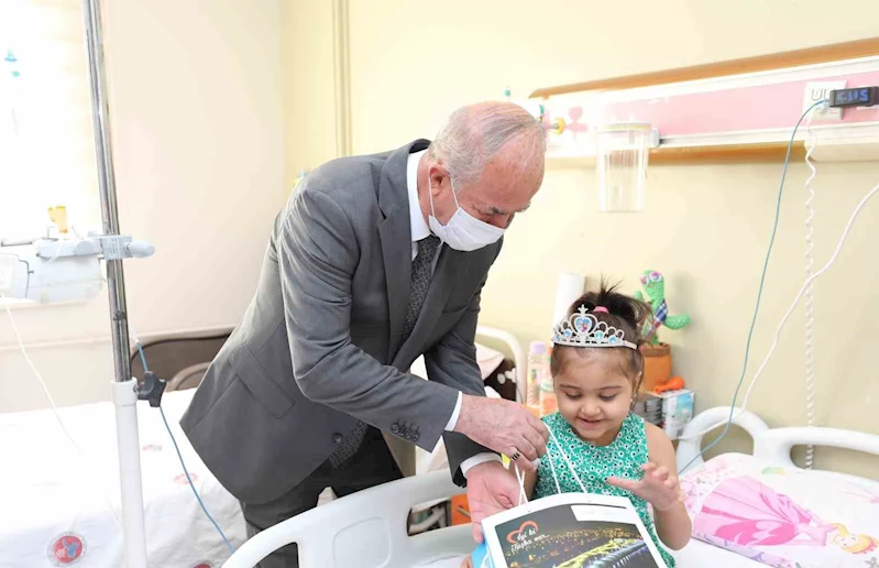 Başkan Akman’dan lösemili çocuklara moral ziyareti
