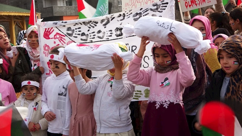 Bitlis’te kadınlar ve çocuklar  Filistin için yürüdü

